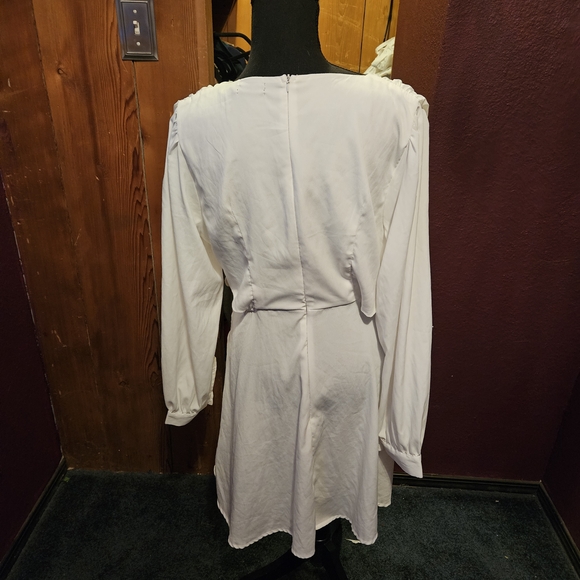 Boohoo White Deep V Neck Dress Womens size 12 - Picture 4 of 5